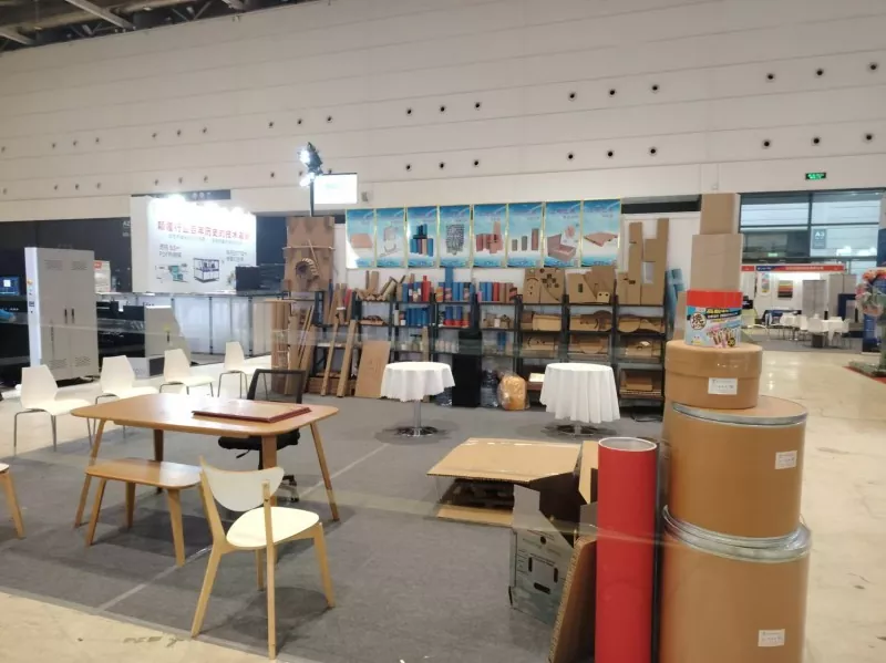 Yilida facit suum debut in Hongdao Exhibition